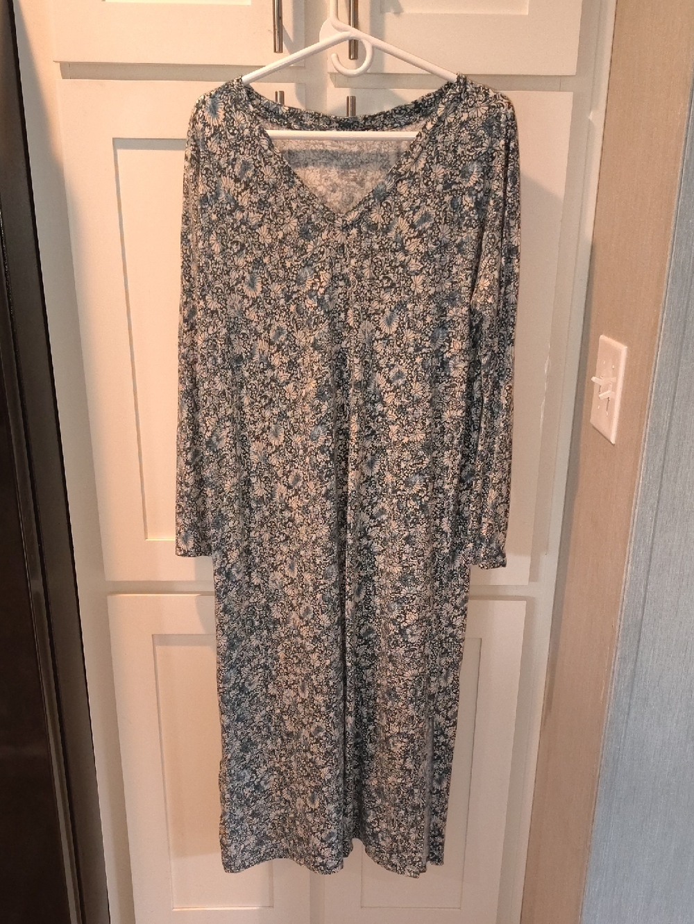 J. Jill Blue and White Floral Long Sleeve Nightgown